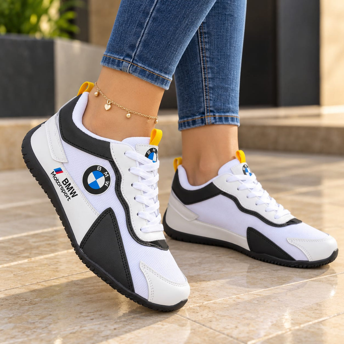 Tenis blancos con negro Colcalzado