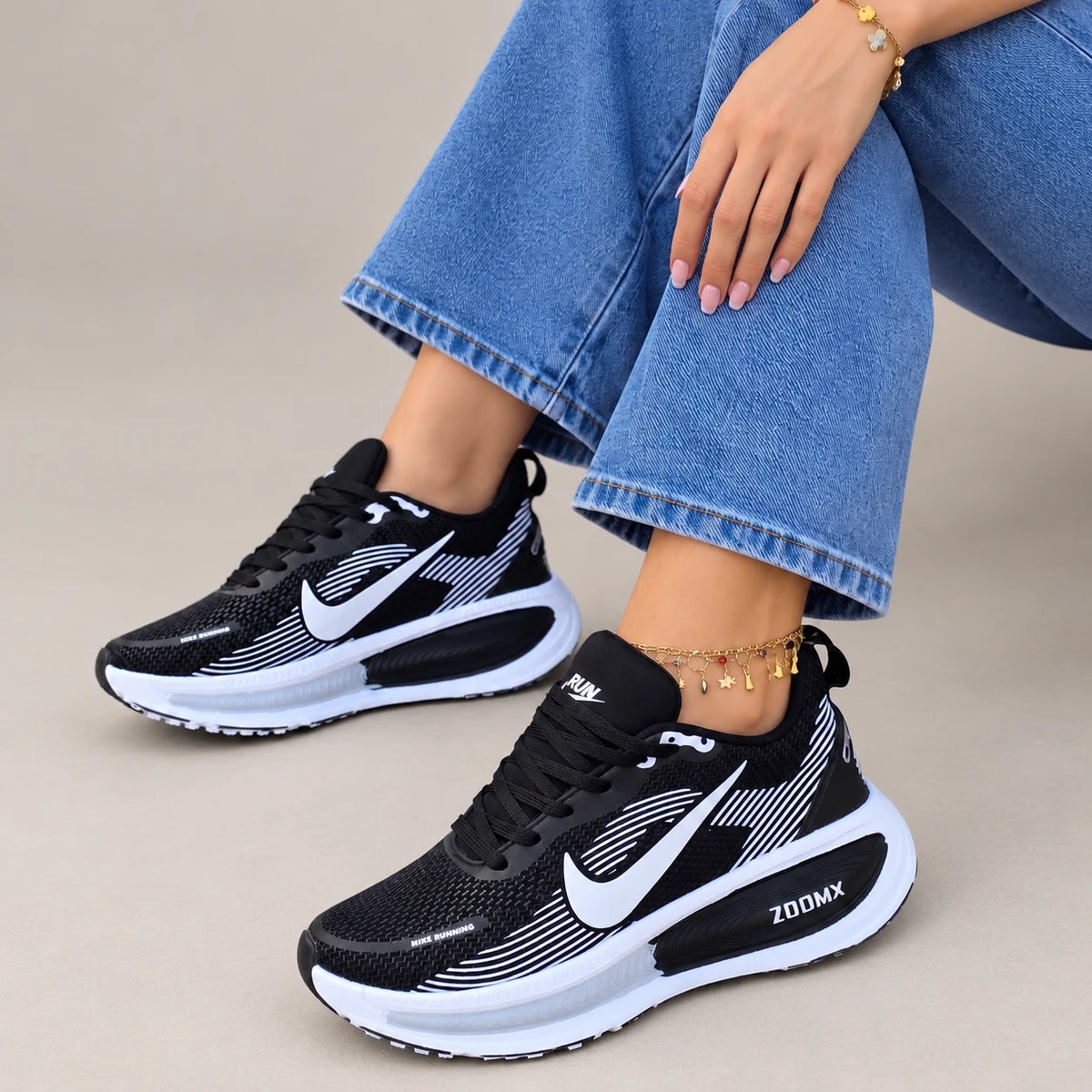 TENIS ZOOMX DAMA negro con blanco